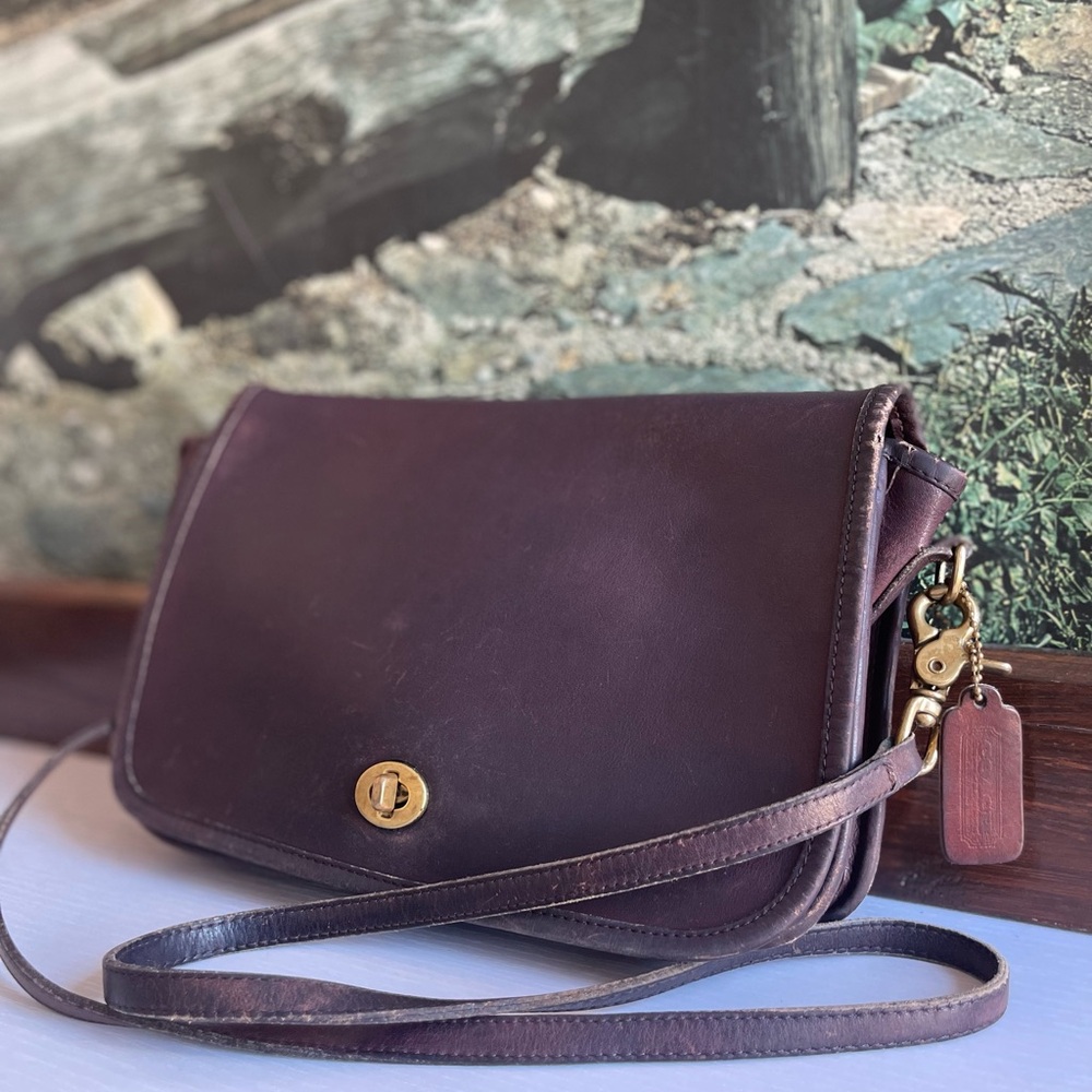 Vintage Coach Rare Mahogany Leather Convertible Turn Lock Crossbody with hangtag